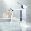 Alliage lavage Hand Chrome Bathroom Mixer Square Pilier Papin Basin